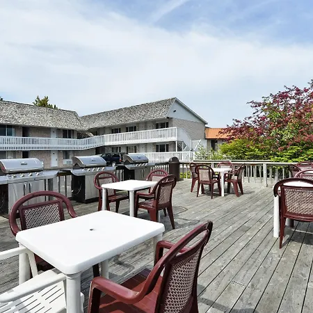 Travelodge By Wyndham Mackinaw City Exterior photo