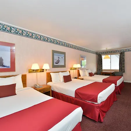 Travelodge By Wyndham Mackinaw City Exterior photo