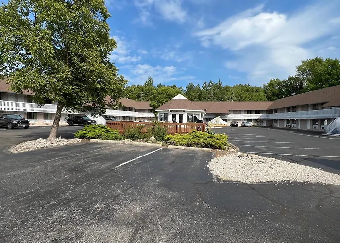 Travelodge By Wyndham Mackinaw City