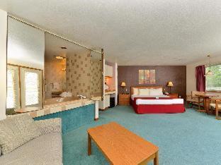 Travelodge By Wyndham Mackinaw 2*