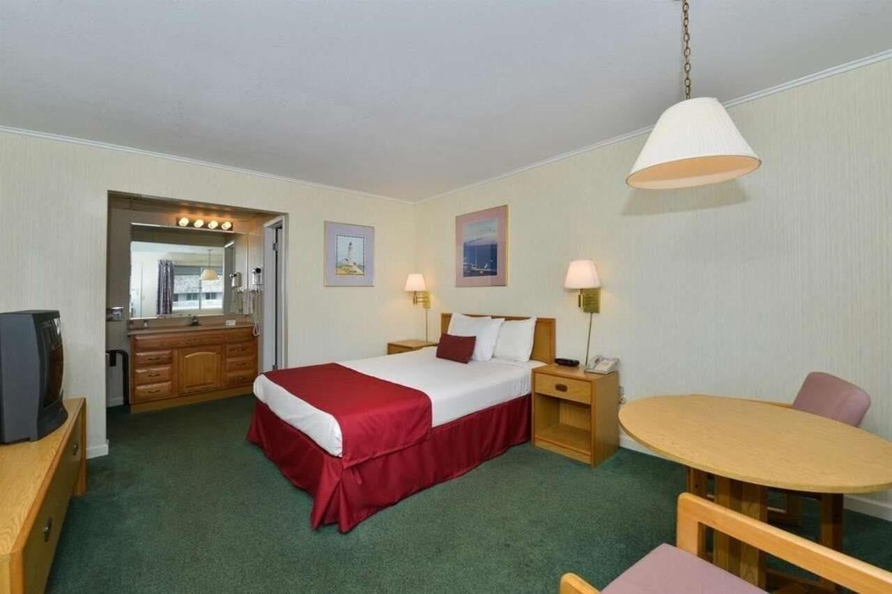 Travelodge By Wyndham Mackinaw