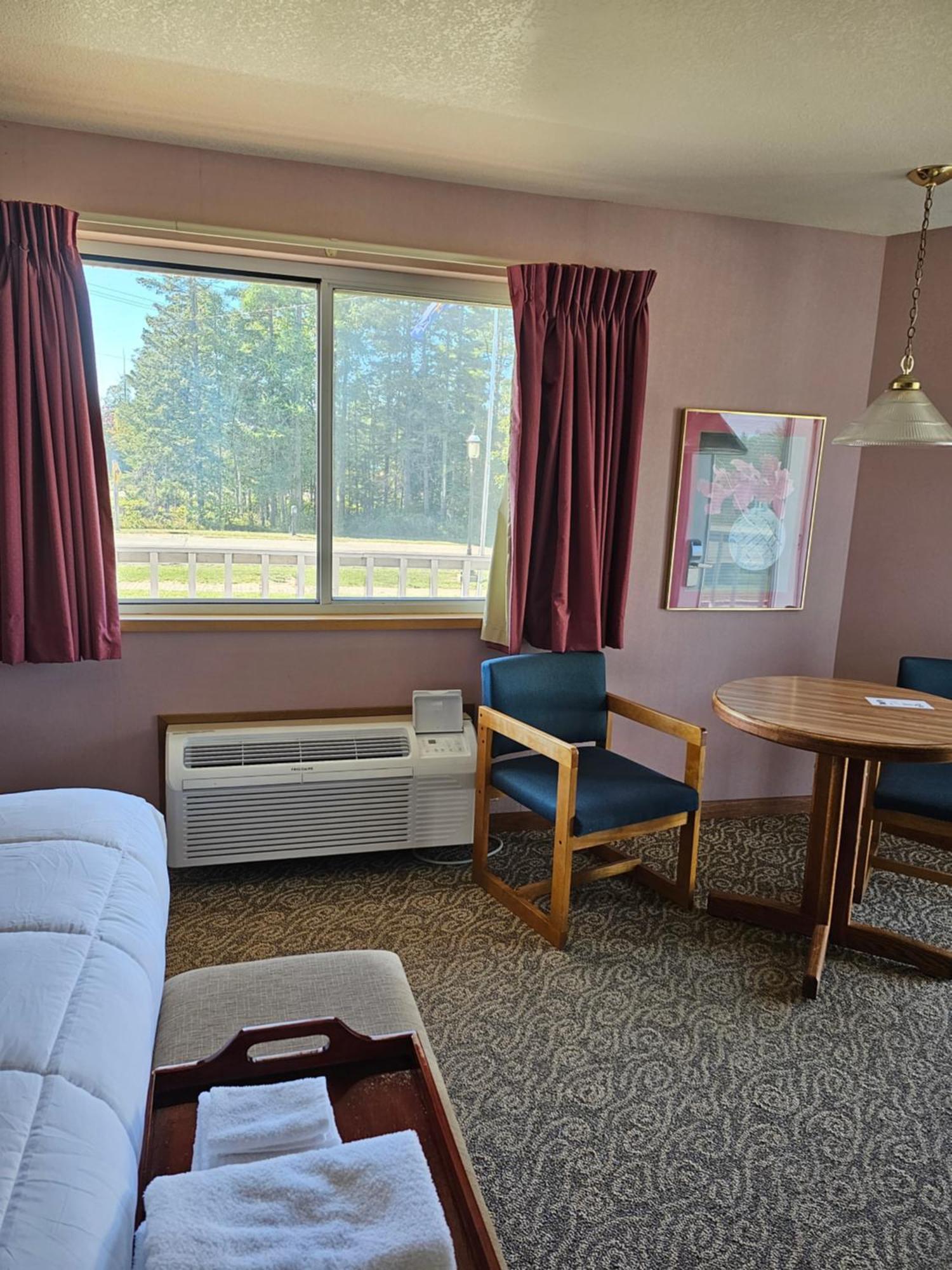 Travelodge By Wyndham Mackinaw Motel