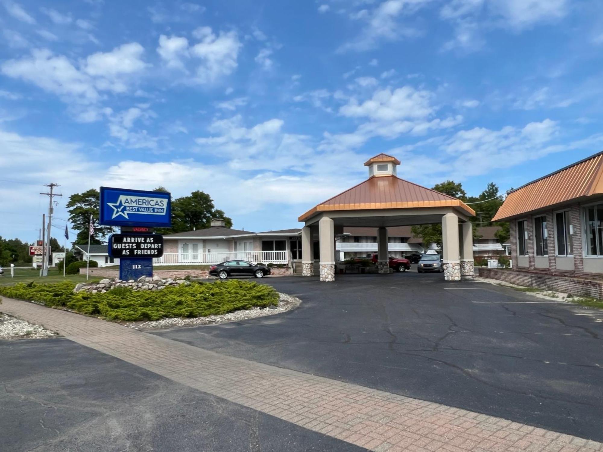 Travelodge By Wyndham Mackinaw Motel 2*