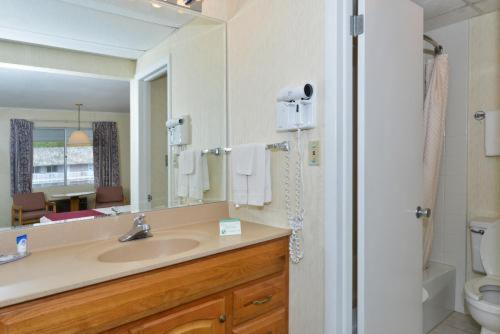 Motel Travelodge By Wyndham Mackinaw 2*