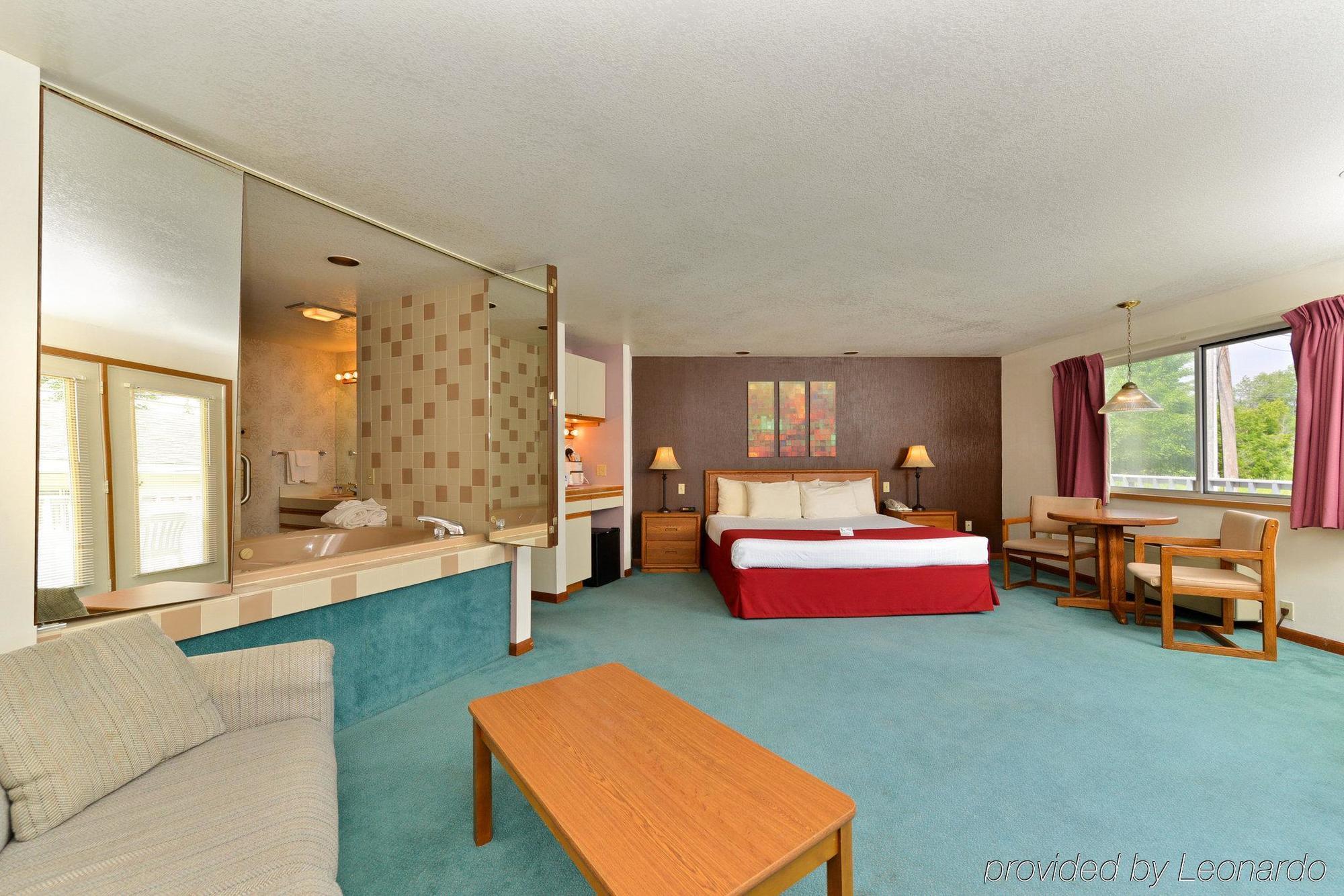 Travelodge By Wyndham Mackinaw Motel 2*