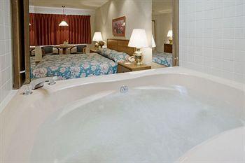 Travelodge By Wyndham Mackinaw 2*