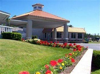 Travelodge By Wyndham Mackinaw Motel 2*