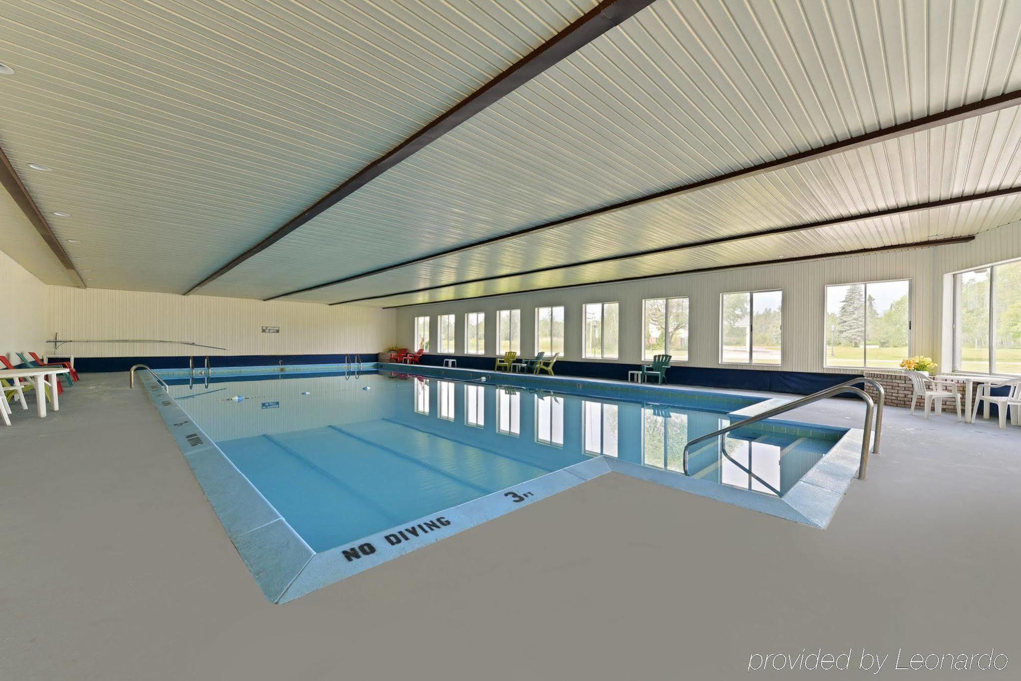 Motel Travelodge By Wyndham Mackinaw 2*