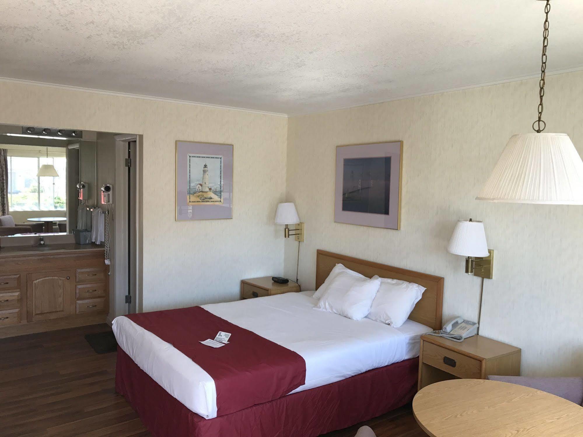 Motel Travelodge By Wyndham Mackinaw 2*