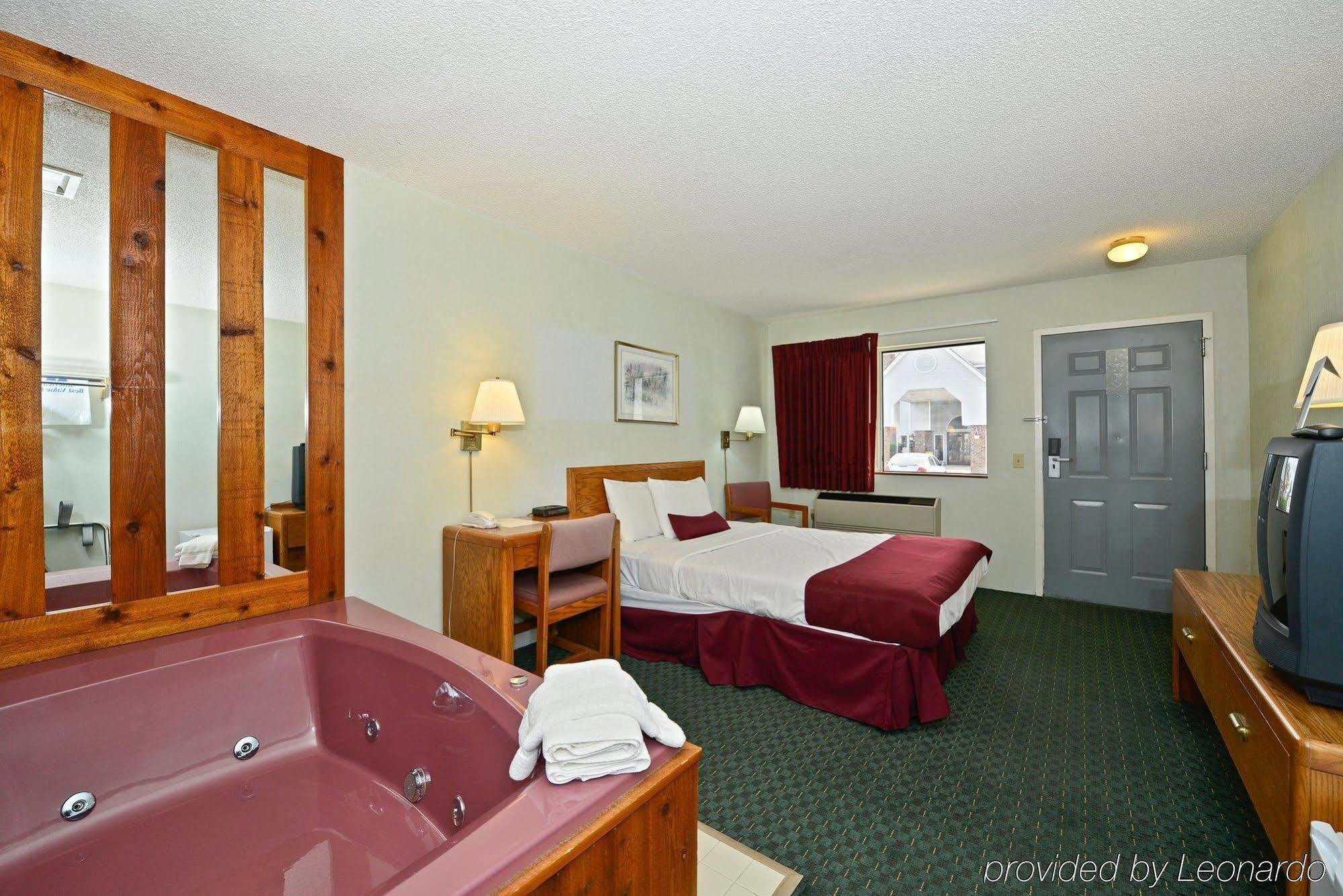 Motel Travelodge By Wyndham Mackinaw 2*