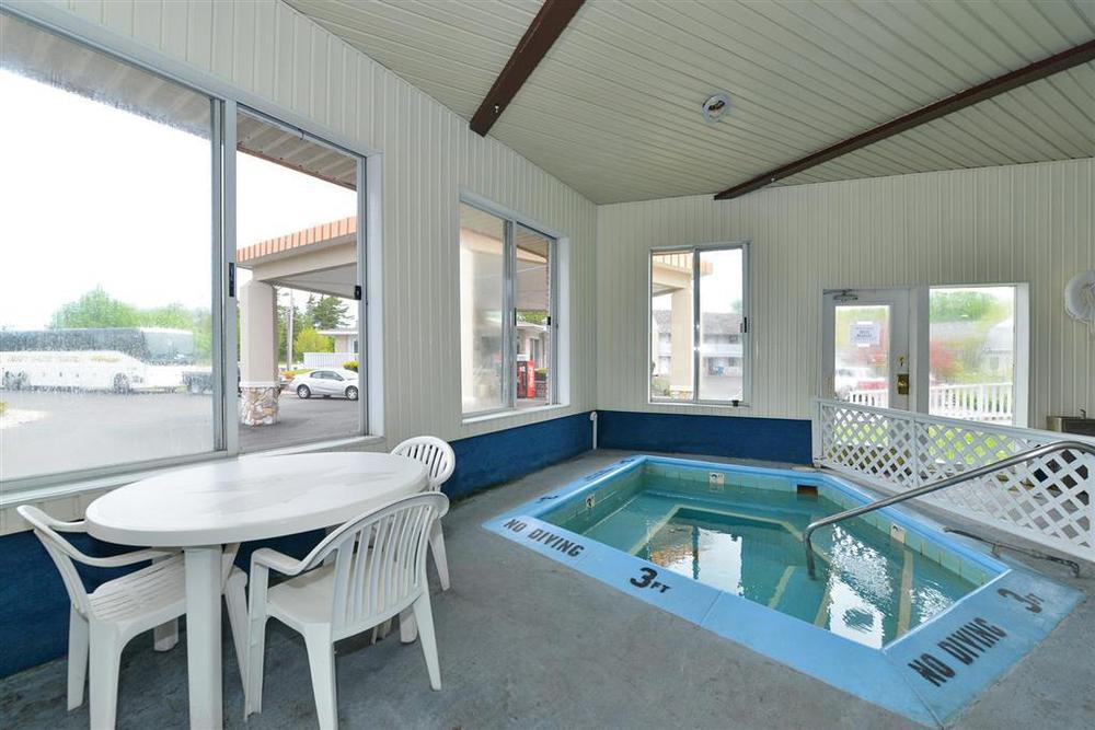 Travelodge By Wyndham Mackinaw Mackinaw City